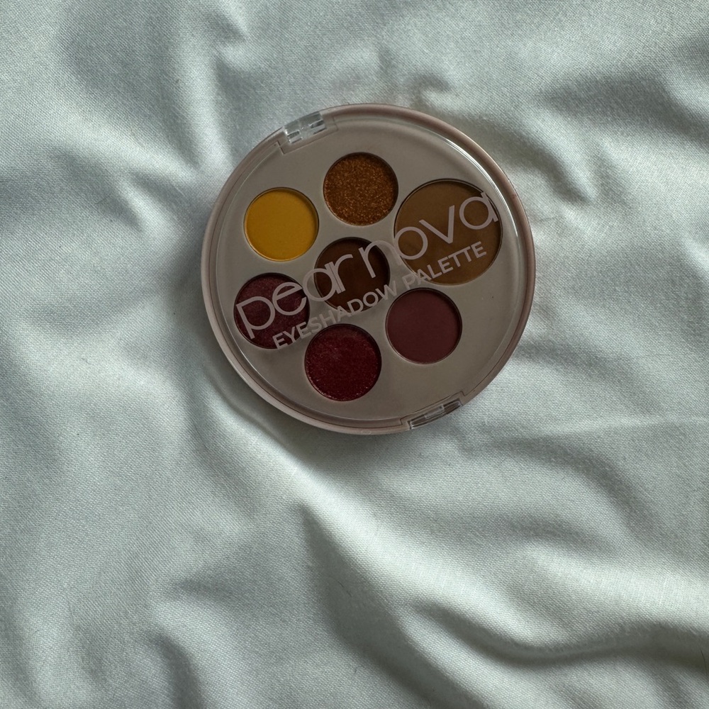 Pear Nova Eyeshadow Palette - Bold Red, Gold, and Brown